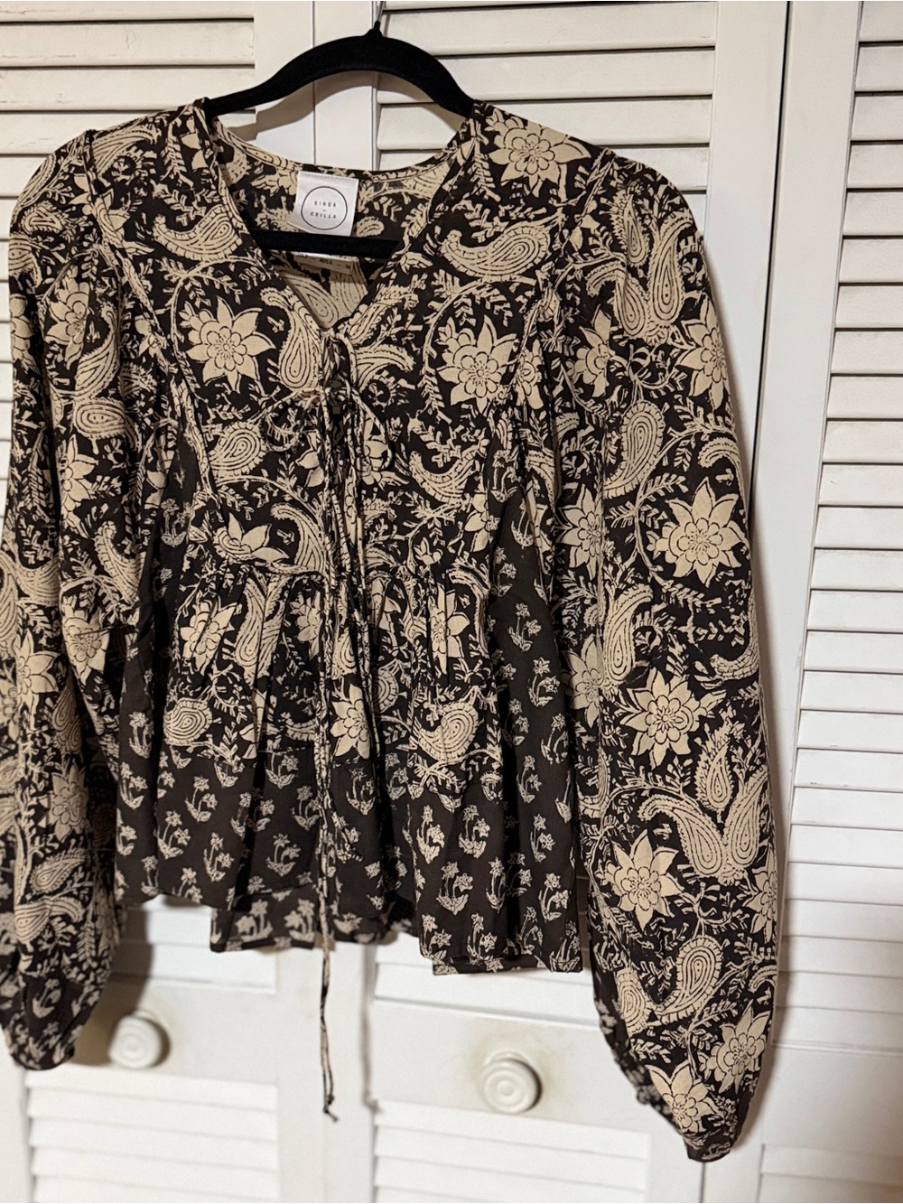 NWT Kingacsilla blouse beige and black